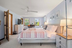 3 bedrooms, iron/ironing board, WiFi, bed sheets