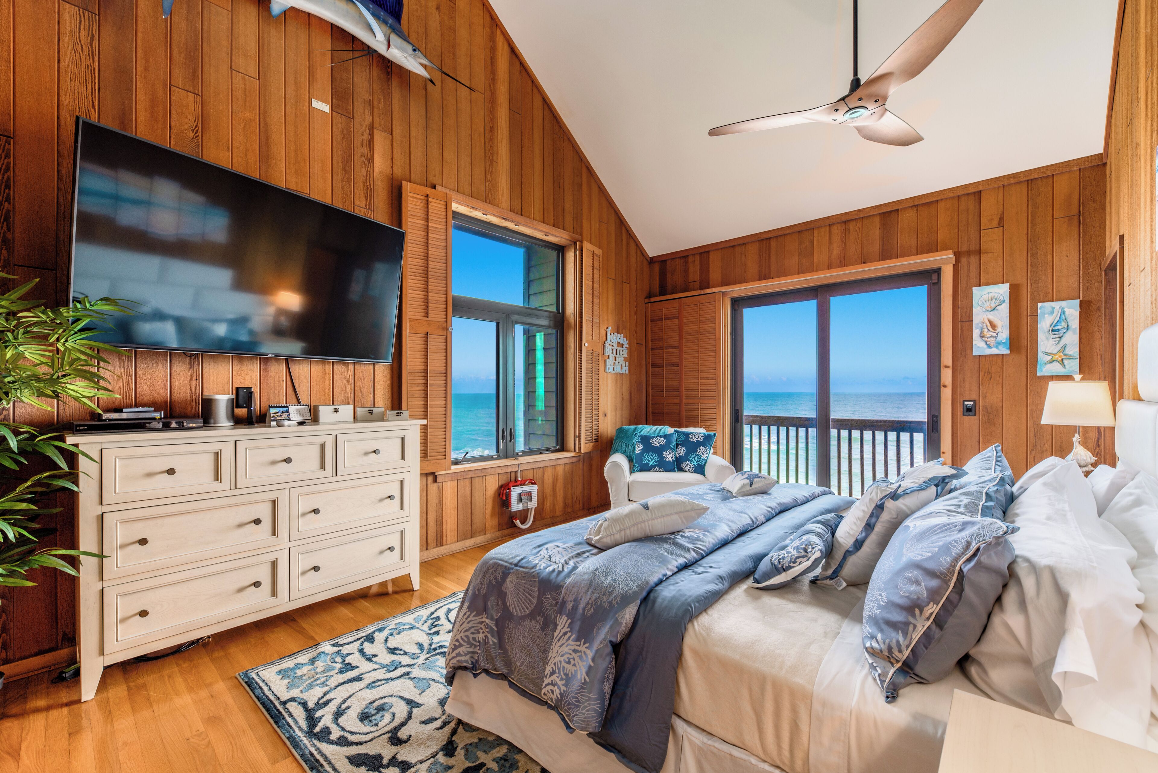 9 bedrooms, in-room safe, desk, iron/ironing board