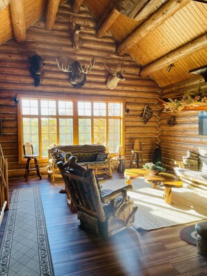 Smart-TV, peis, DVD-spiller og fotballspill