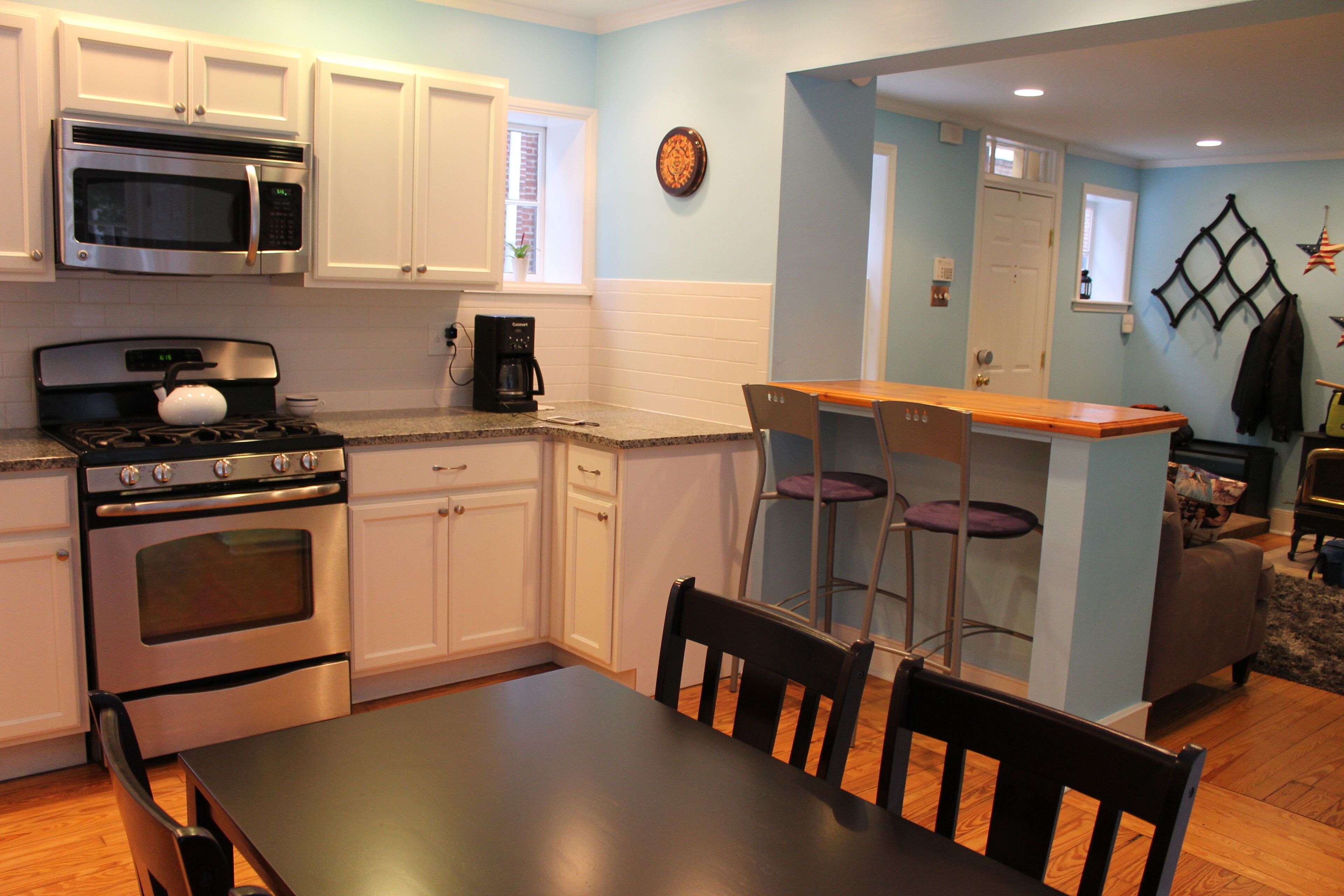 Historic 3 story Center City Row House near attractions -Washington Sq.