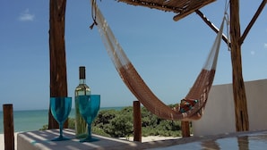 A hammock under a wooden structure with a view of the ocean and a pool. - Casa Luna. Welcome Family To Enjoy A beautiful beach ! (Chelem)