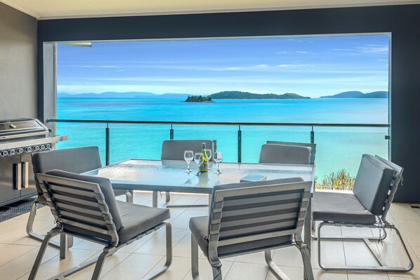 Outdoor dining - Edge Apartment 19, Seaview Apartment on Hamilton Island (Hamilton Island)