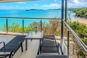 Outdoor dining - Edge Apartment 19, Seaview Apartment on Hamilton Island (Hamilton Island)