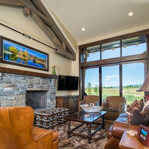 Smart TV, fireplace, video games, DVD player - Spectacular 5 Bedroom Villa On 7th Hole At Tributary with Private Hot Tub (Driggs)