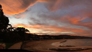 A beach with a curved shoreline, a clear sky, and distant hills. - Time to wind down, hear the birds, the Sea. New EV Charger.
Double Spa Bath. (Lorne)