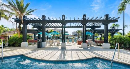 Lakefront Luxury 3 bdrm 1823 sqft, near Disney, Epic Universal , Seaworld