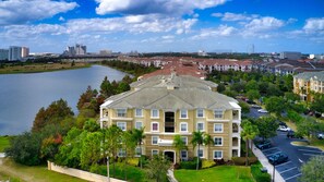 Exterior - Lakefront Luxury 3 bdrm 1823 sqft, near Disney, Epic Universal , Seaworld (Orlando)