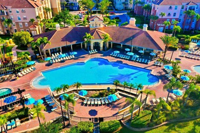 Lakefront Luxury 3 bdrm 1823 sqft,  near Disney, Epic Universal   , Seaworld 