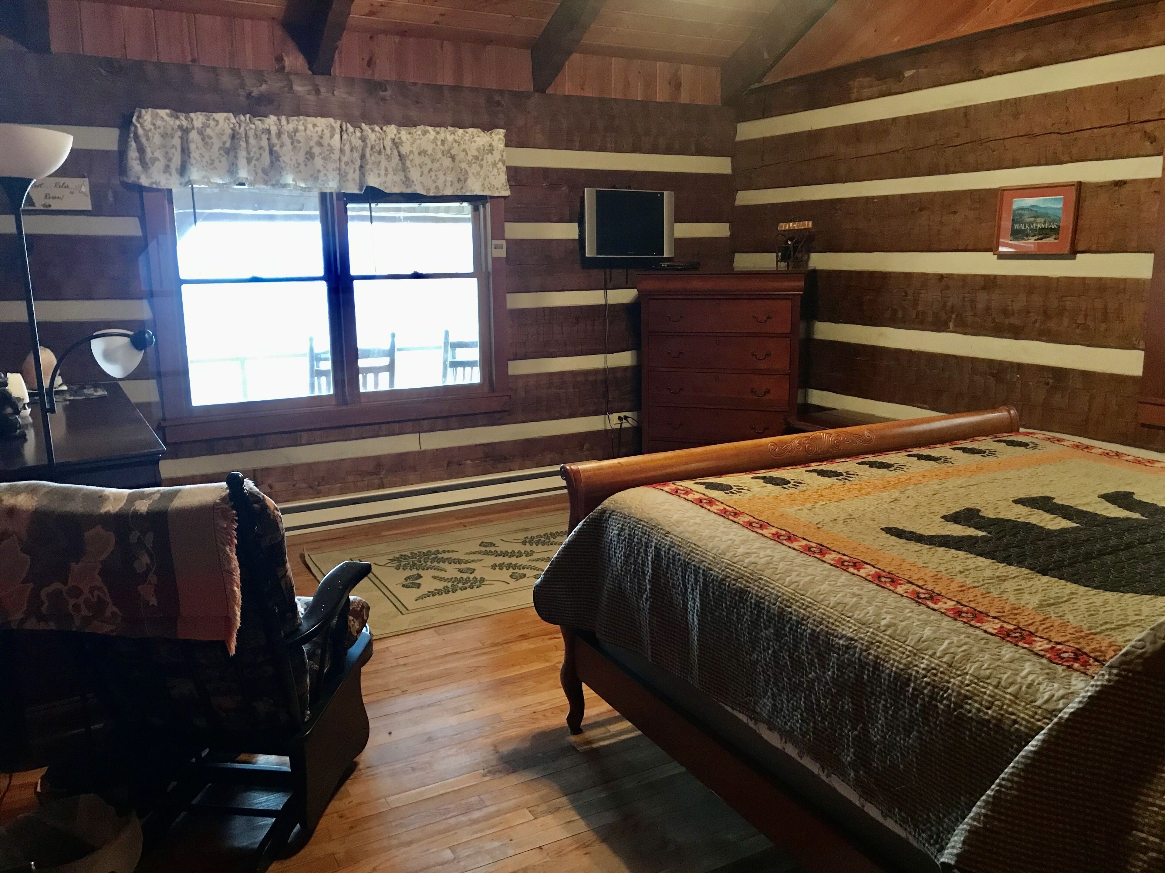 Cozy Log Cabin! 3600' Elevation! Spectacular mountain view!
