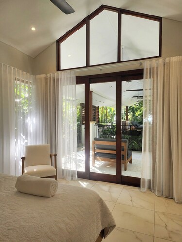 Pearl on Newell Beach 26 Rankin Street, Newell Beach QLD 4873