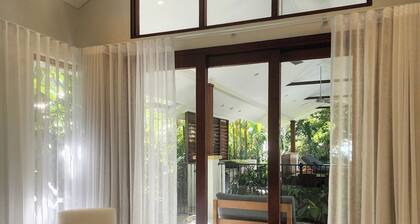 Pearl on Newell Beach 26 Rankin Street, Newell Beach QLD 4873