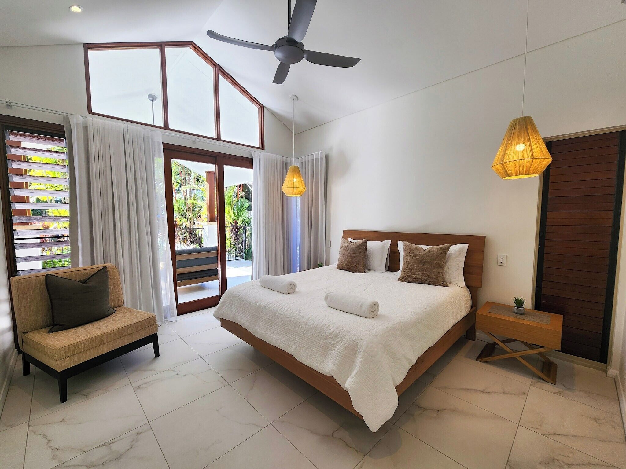 4 habitaciones, escritorio, wifi gratis y ropa de cama 