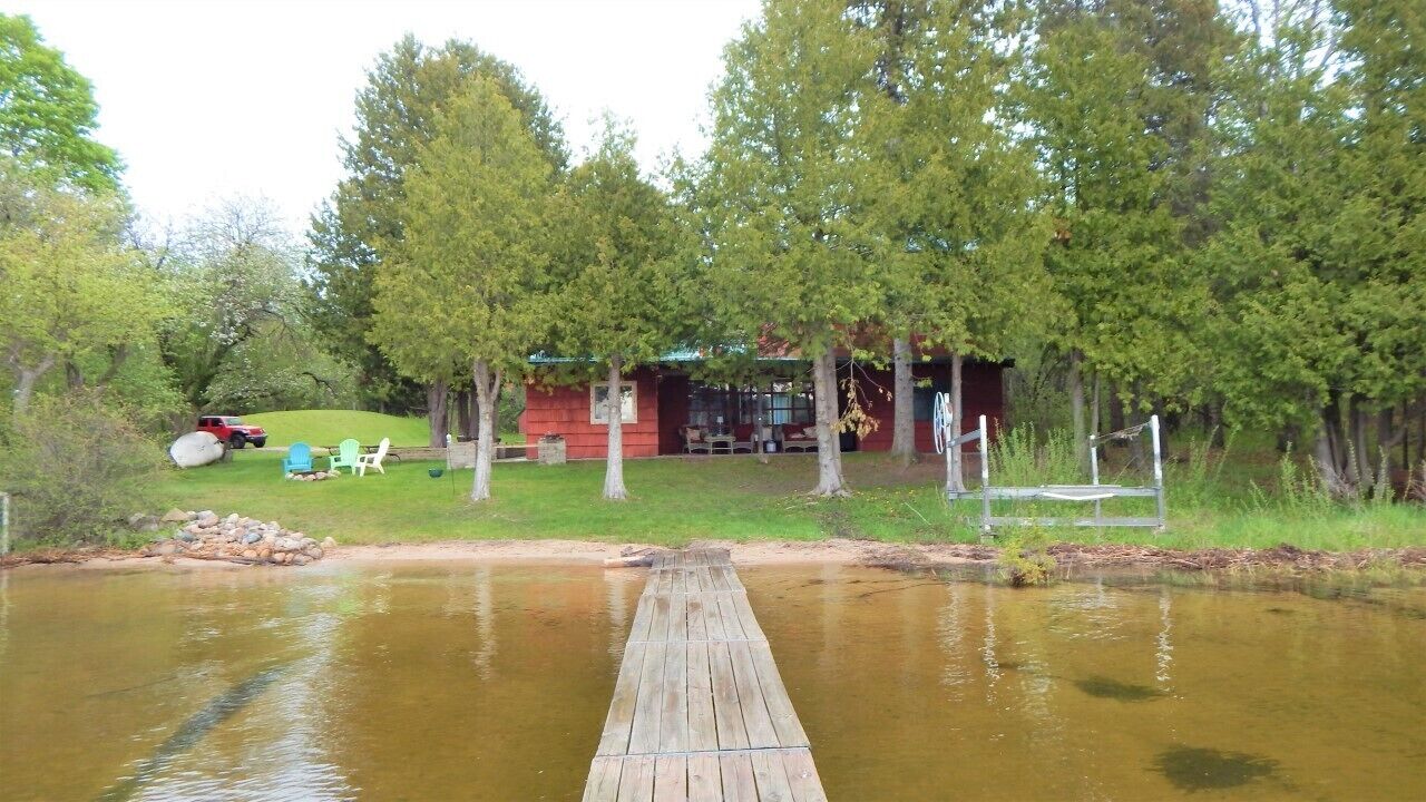 Perfect family beachfront cottage on Lake Charlevoix