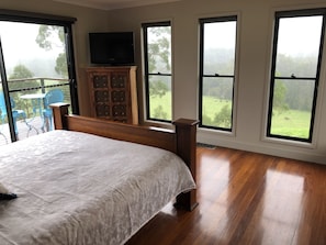 2 bedrooms, desk, iron/ironing board, travel cot