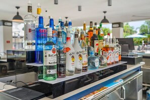 Bar (on property) - Private Top Floor Sparkling Condo Near Attractions (Orlando)