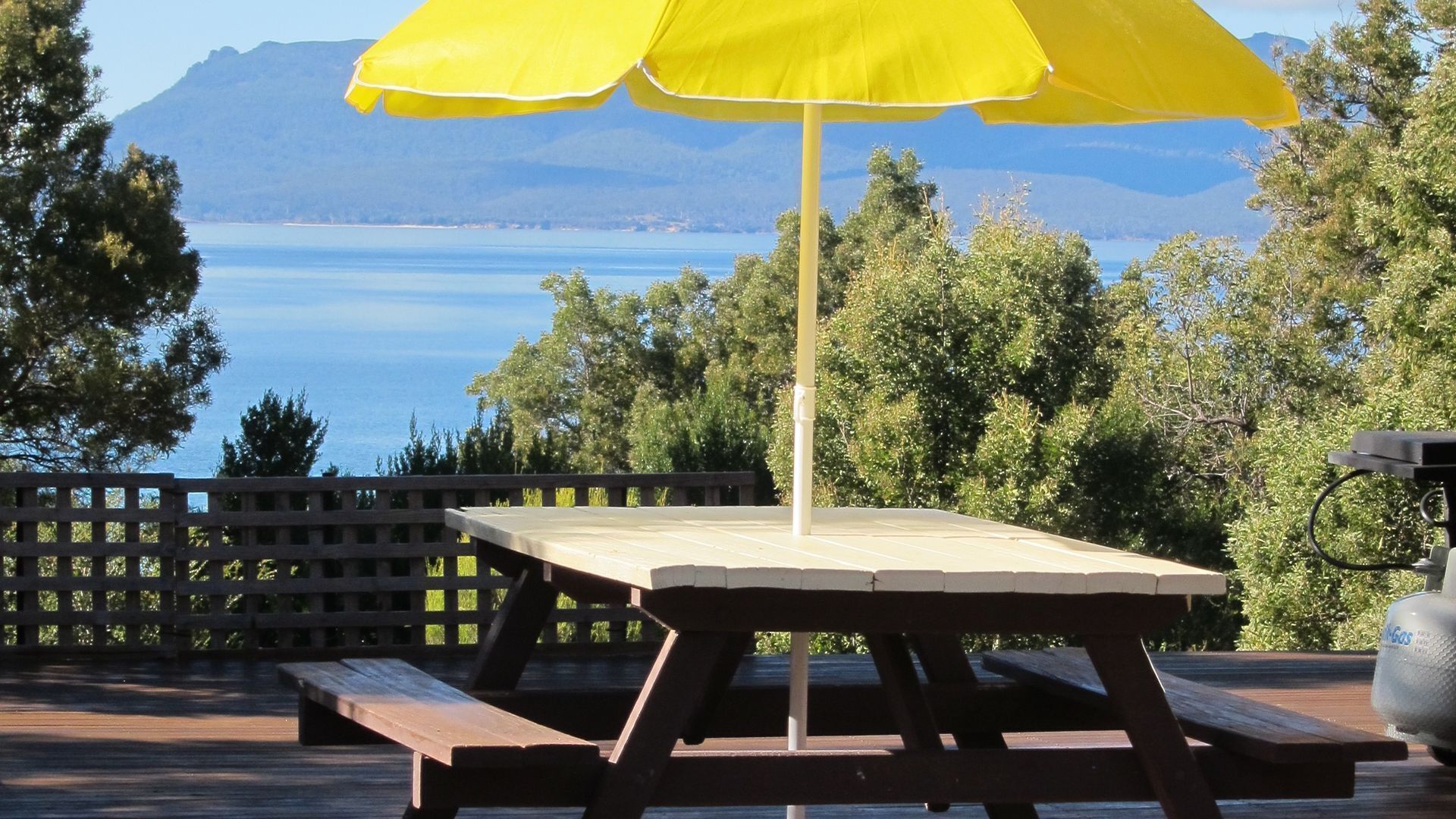 Spring Beach Cottage — image 12