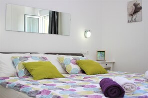 2 chambres, coffres-forts dans les chambres, bureau