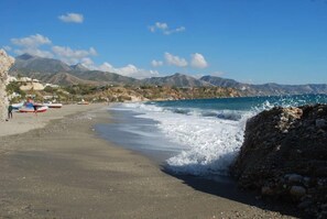 En la playa y toallas de playa 