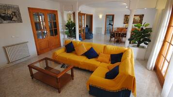TV, DVD player, aparelho de som