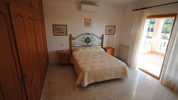 5 bedrooms, in-room safe, iron/ironing board, travel crib