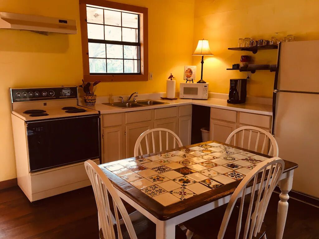 Mountain View Cabin Near Lost Maples & Garner Parks, Utopia and the Frio River