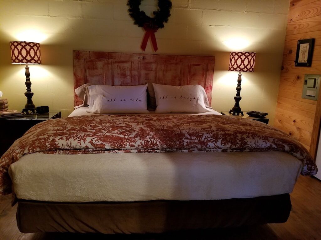 Mountain View Cabin Near Lost Maples & Garner Parks, Utopia and the Frio River