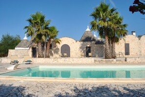 Outdoor pool - Tranquil family friendly Trullo With Own Pool And Close To The Adriatic (Ceglie Messapica)