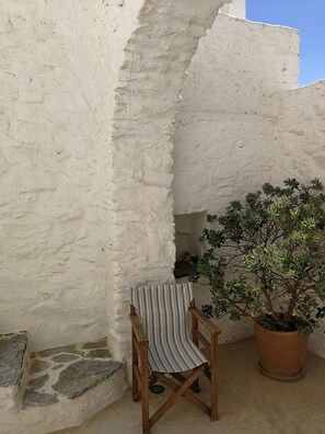 Property grounds - AMORGOS Chora-Elegant mansion,courtyard and sea view terrace (cicladi)