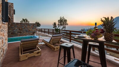 Beautiful sea Views, Close to Clear Water Southern Beaches