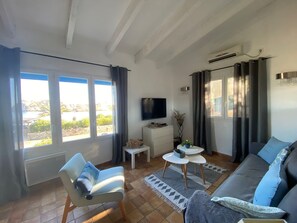 TV, books, stereo - Exceptional sea view! Apartment facing the sea, central Rousse Island (L'île-Rousse)