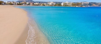 Villa de luxe récemment rénovée, grande piscine privée, superbes vues et proche de la plage
