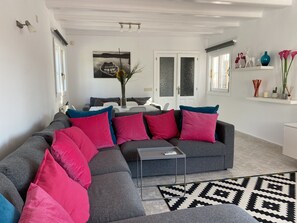 TV, video games, Netflix, streaming services - Newly refurbed 5* luxury villa,large private pool. Full air con+fibre internet  (Jávea)