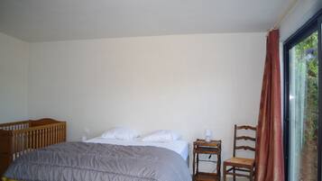 7 Schlafzimmer, Bügeleisen/Bügelbrett, Reisekinderbett, kostenloses WLAN