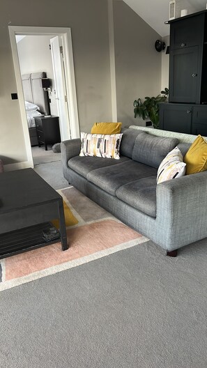 Smart TV, DVD player, stereo