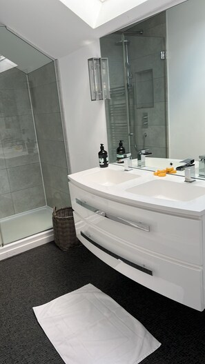 Combined shower/tub, hair dryer, towels, soap