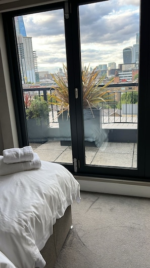 2 bedrooms, iron/ironing board, travel cot, free WiFi