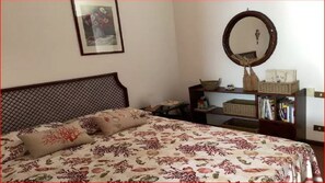 9 Schlafzimmer, Bügeleisen/Bügelbrett, WLAN, Bettwäsche