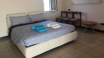 2 slaapkamers, een strijkplank/strijkijzer, gratis wifi, beddengoed