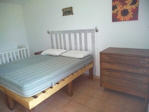 4 bedrooms, wheelchair access - Chalet with private pool with direct beach access (Avola)
