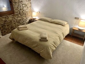 3 chambres, fer et planche à repasser, Wi-Fi gratuit, draps fournis