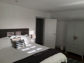 3 bedrooms, iron/ironing board, travel cot, WiFi
