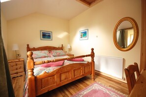 2 chambres, fer et planche à repasser, Wi-Fi gratuit, draps fournis