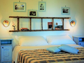 WiFi, bed sheets