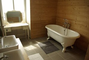 Bañera, secador de pelo