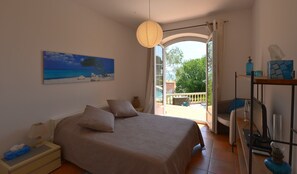 3 bedrooms, iron/ironing board, travel crib, free WiFi