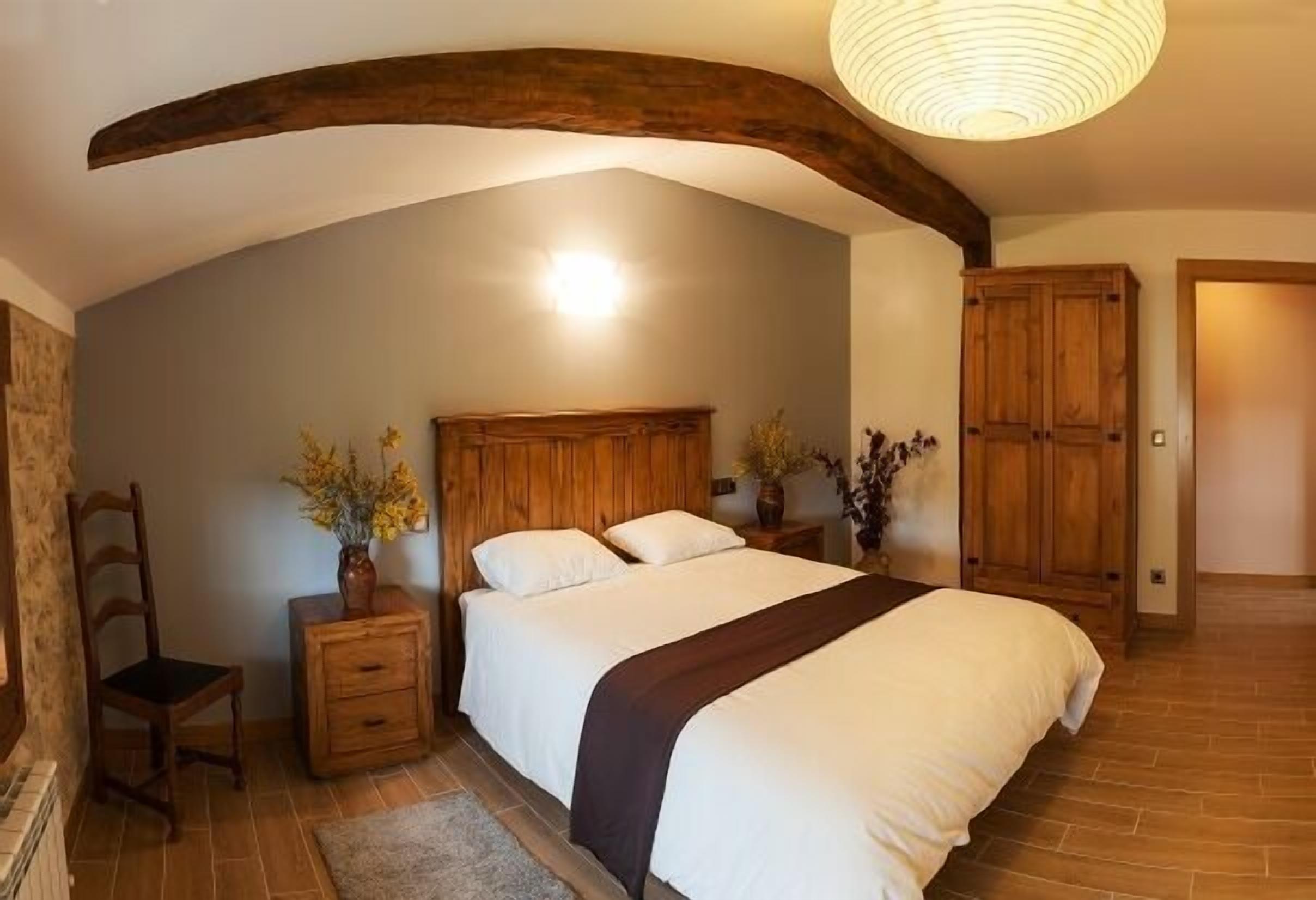 4 slaapkamers, een strijkplank/strijkijzer, wifi, beddengoed