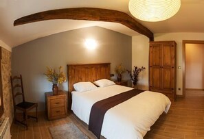 4 bedrooms, iron/ironing board, WiFi, bed sheets - Casa Rural Aranaratxe for 8 people (Aranarache)