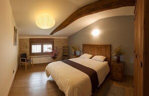 4 bedrooms, iron/ironing board, WiFi, bed sheets - Casa Rural Aranaratxe for 8 people (Aranarache)