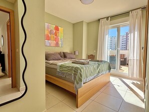 2 makuuhuonetta, silitysrauta/-lauta, ilmainen Wi-Fi, vuodevaatteet