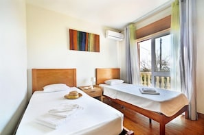 7 bedrooms, in-room safe, iron/ironing board, travel cot